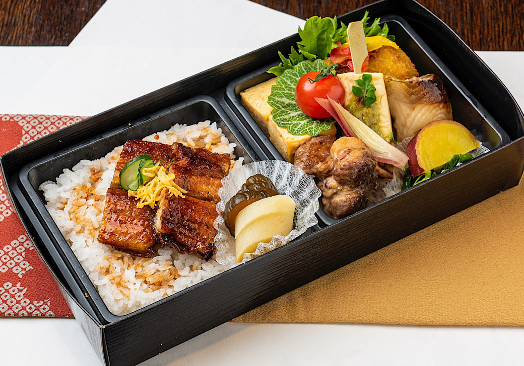 ミニうな重と十五品目の彩り弁当