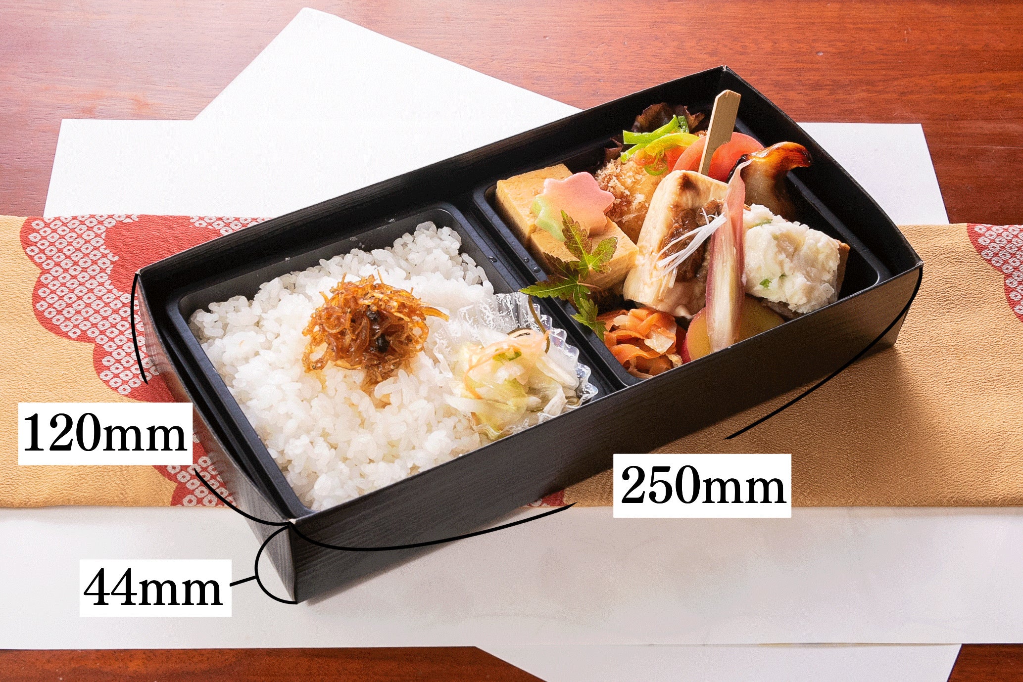 ミニうな重と十五品目の彩り弁当
